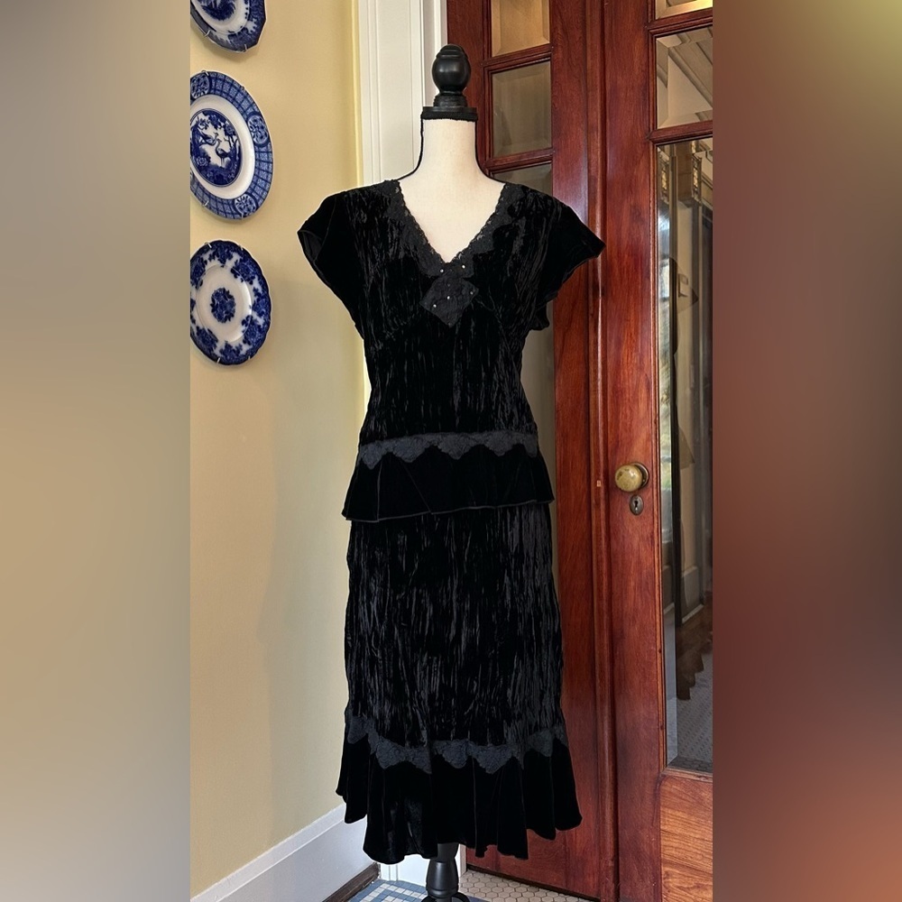 Signature by Robbie Bee | Black Crushed Velvet Whimsy Goth Skirt Set, Size 12